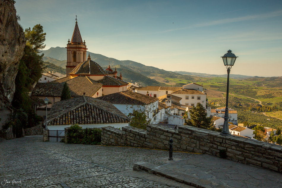 Weisses Dorf Olvera mit Kirche und Burgturm in Andalusien Spanien Schweiz Jan Geerk Fotograf Basel