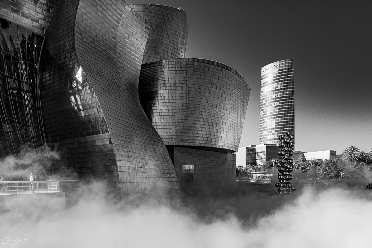 Guggenheim Museum Bilbao Nebel Architektur Nordspanien – Jan Geerk Fotograf Basel