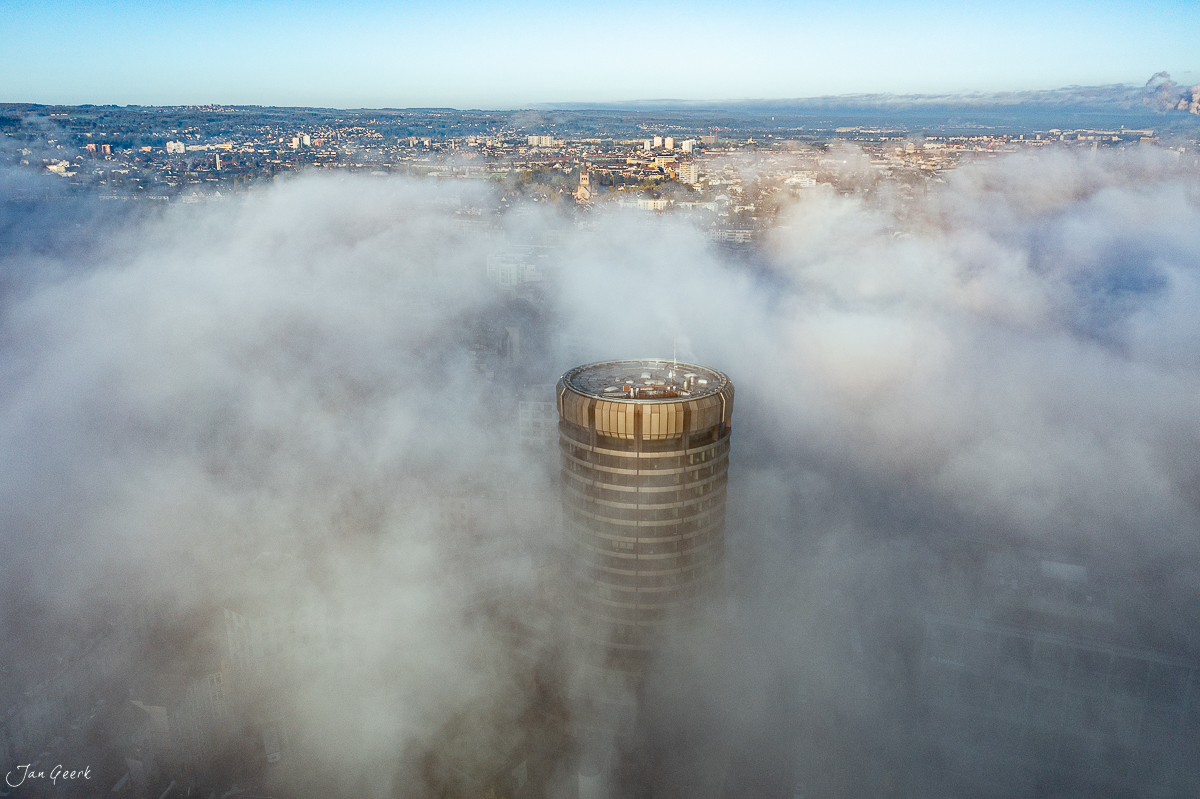 Baloise-Turm Nebel Basel Morgenstimmung Sonnenaufgang Schweiz Jan Geerk Fotograf