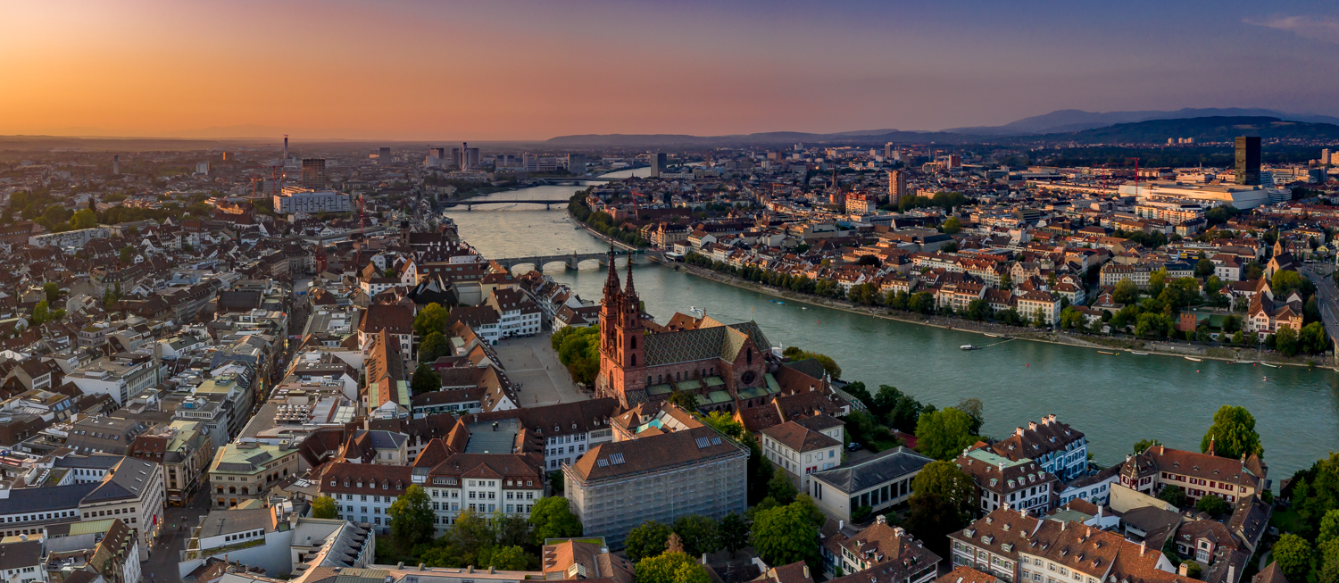 Basel Rhein Drohnenaufnahme Sonnenaufgang Altstadt Schweiz Jan Geerk Fotograf Basel
