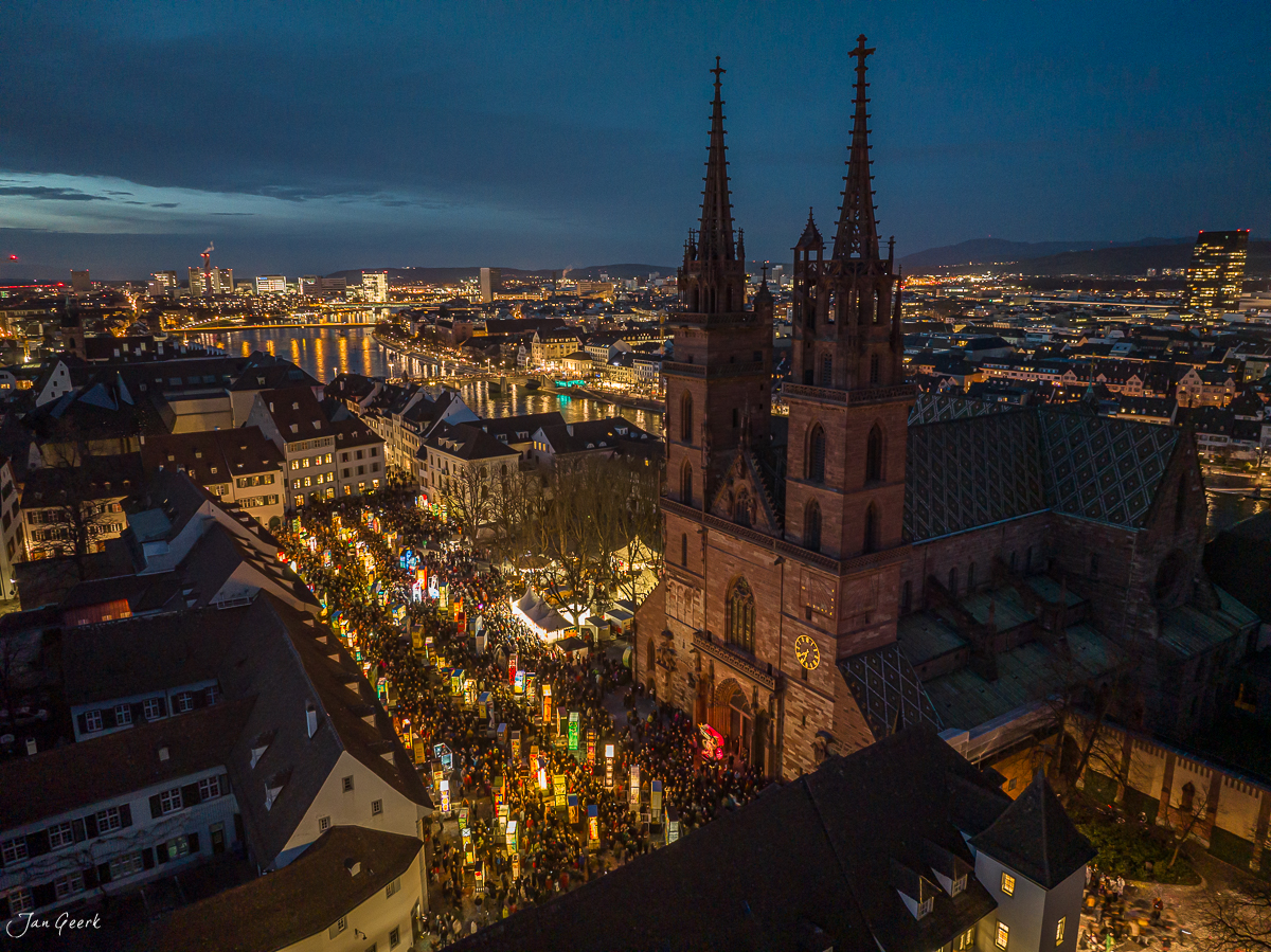 Fasnacht Laternenausstellung Basel Altstadt Dämmerung Schweiz – Jan Geerk Fotograf Basel