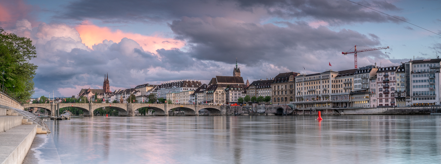 Mittlere Brücke Basel Rhein Frühling Sonnenaufgang Stadt Schweiz Jan Geerk Fotograf Basel