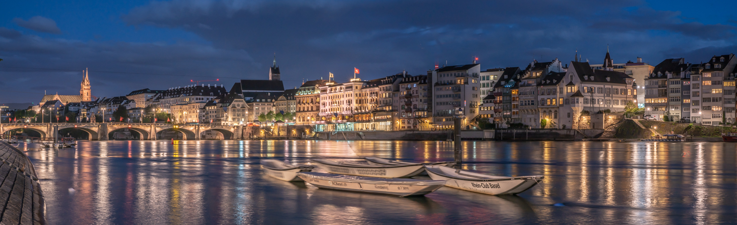 Basel Rheinufer Blick Martinsbrücke Blaue Stunde Dämmerung Schweiz Jan Geerk Fotograf Basel