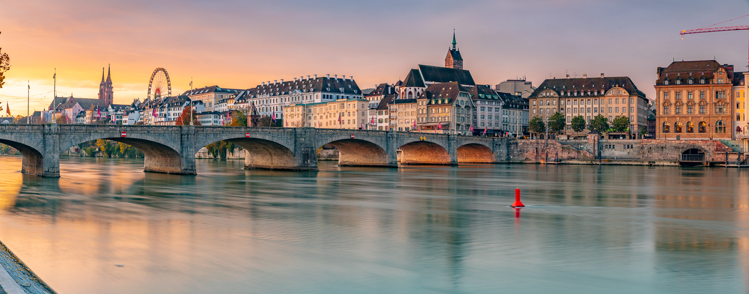 Mittlere Brücke Basel Rhein Sonnenaufgang Herbst Basel-Stadt Schweiz – Jan Geerk Fotograf Basel