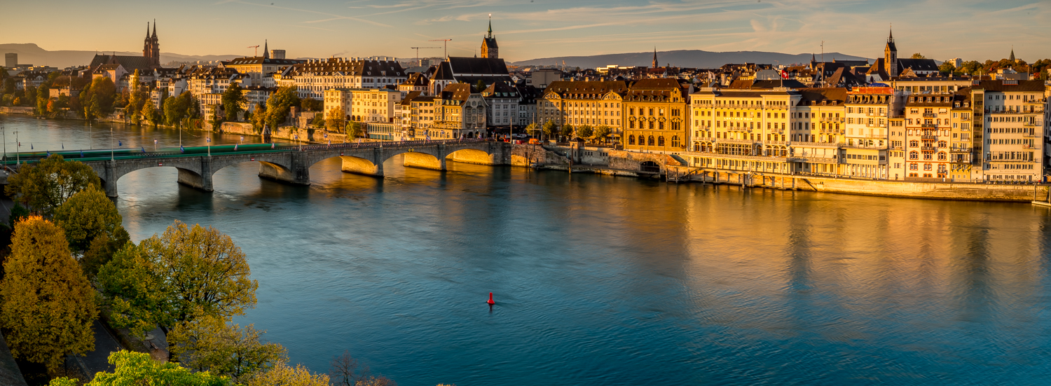 Basel Rheinufer Mittlere Brücke Herbst Sonnenaufgang Schweiz – Jan Geerk Fotograf Basel
