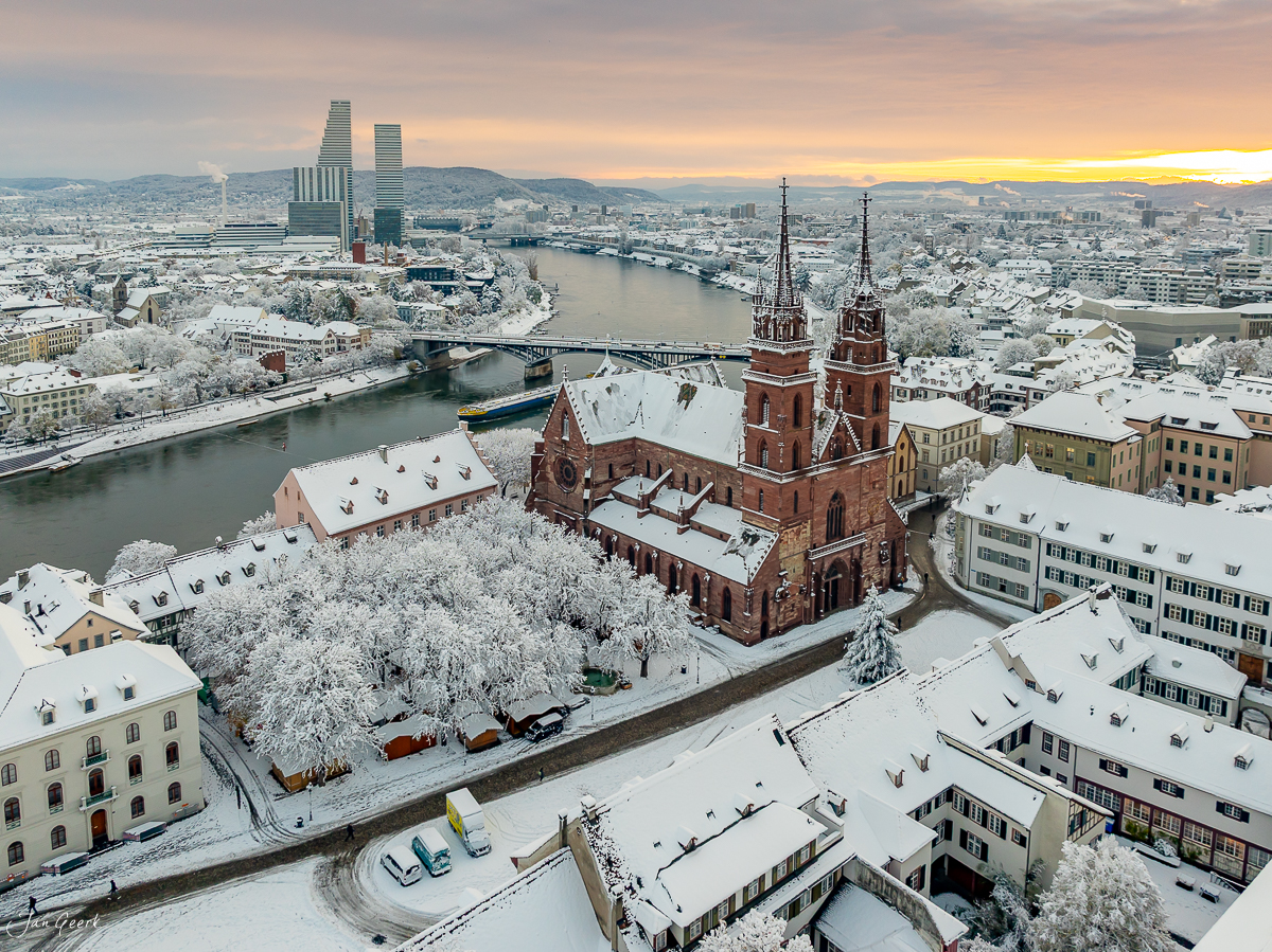 Martinskirche Basel Schnee Winter Altstadt Rhein Luftaufnahme Schweiz Jan Geerk Fotograf Basel