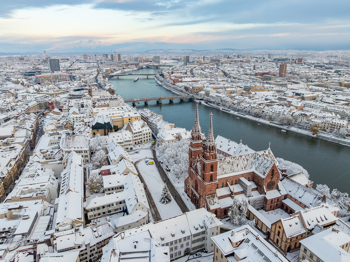 Basel Münster Schnee Winter Luftaufnahme Rhein Schweiz – Jan Geerk Fotograf Basel
