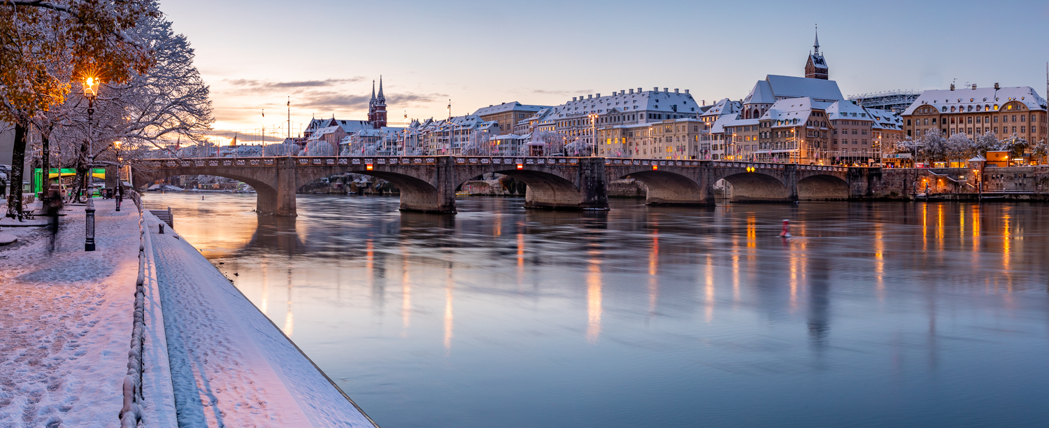Mittlere Brücke Basel Schnee Sonnenaufgang Blauerstunde Altstadt Schweiz Jan Geerk Fotograf Basel