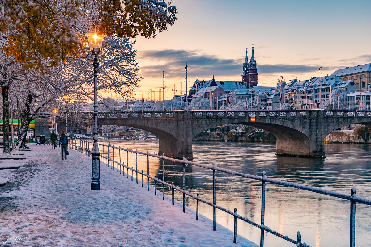Mittlere Rheinbrücke Basel Schnee Sonnenaufgang Winter Schweiz Jan Geerk Fotograf
