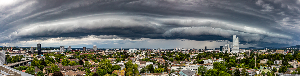 Shelf Cloud Schelfwolke Basel Sommerstundengewitter Nordwestschweiz Schweiz – Jan Geerk Fotograf Basel
