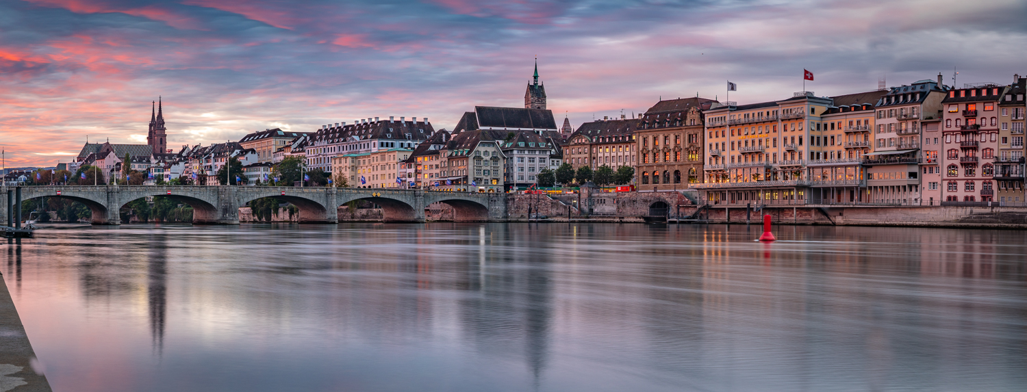 Mittlere Brücke Basel Rhein Herbst Sonnenaufgang Stadt Schweiz Jan Geerk Fotograf Basel