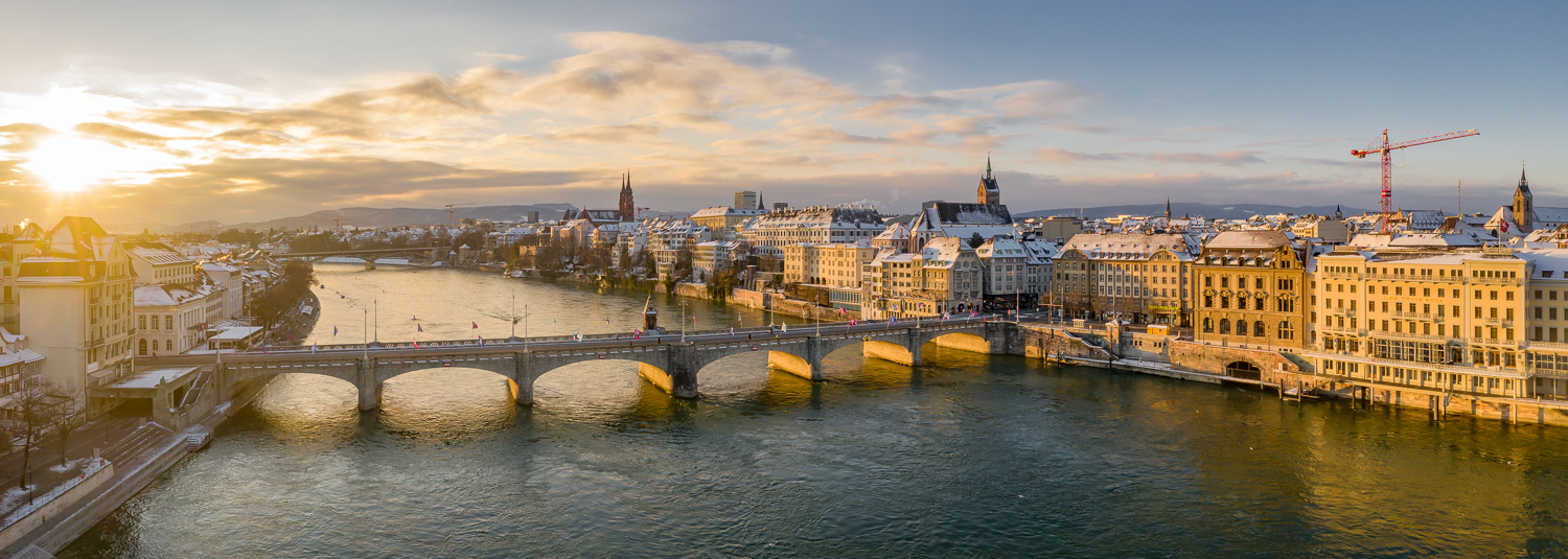 Mittlere Brücke Basel Wintermorgen Sonnenaufgang Rhein Altstadt Schweiz Jan Geerk Fotograf Basel