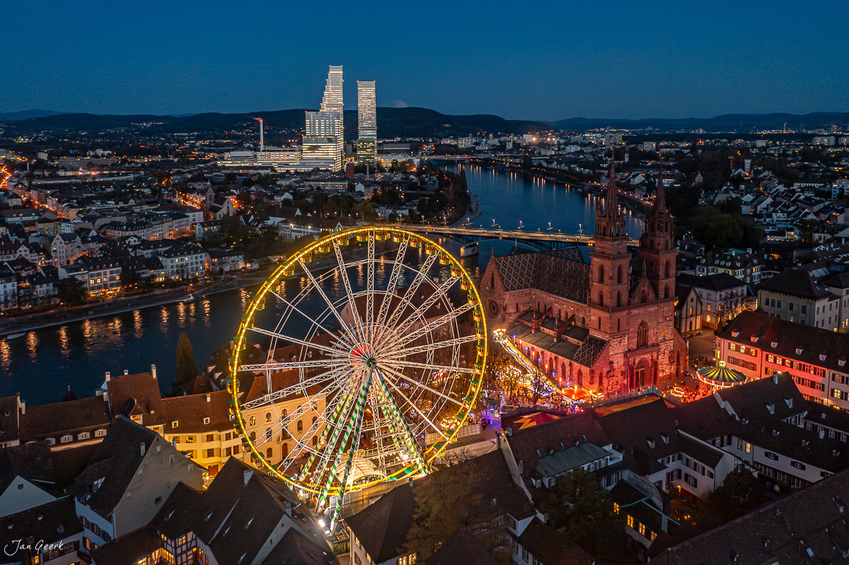 Herbstmesse Riesenrad Basel Blaue Stunde Altstadt Schweiz – Jan Geerk Fotograf Basel