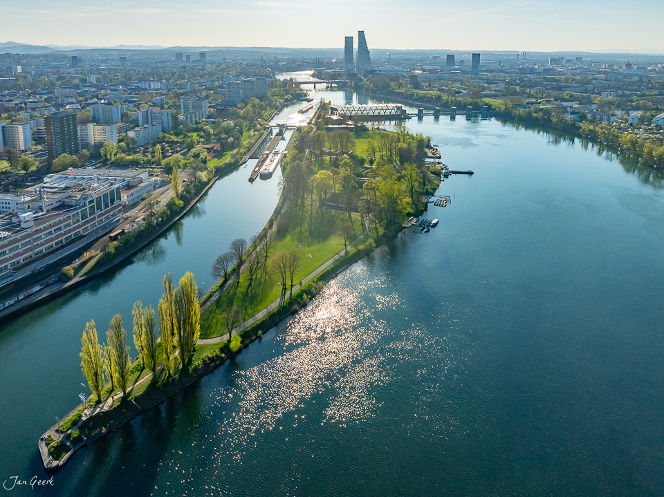 Luftaufnahme Kraftwerk Birsfelden mit Rhein Schleuse Frühling Baselland Schweiz Jan Geerk Fotograf Basel