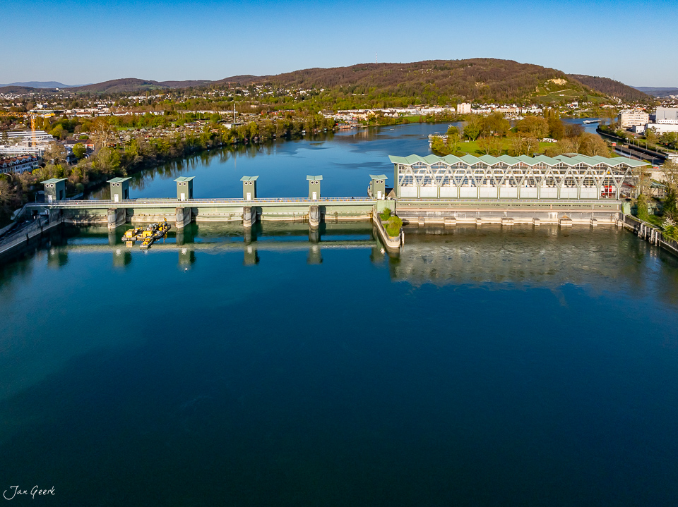 Kraftwerk Birsfelden mit Schleuse am Rhein im Frühling, Baselbiet Schweiz – Jan Geerk Fotograf Basel