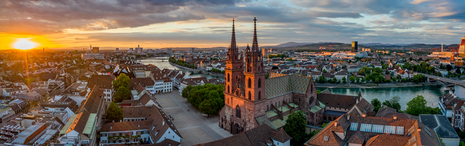Basel Münster Kathedrale Goldene Stunde Panorama Rhein Schweiz – Jan Geerk Fotograf Basel
