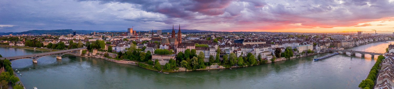 Basel Rhein Panorama Sonnenuntergang Altstadt Münster Blaue Stunde Schweiz Jan Geerk Fotograf