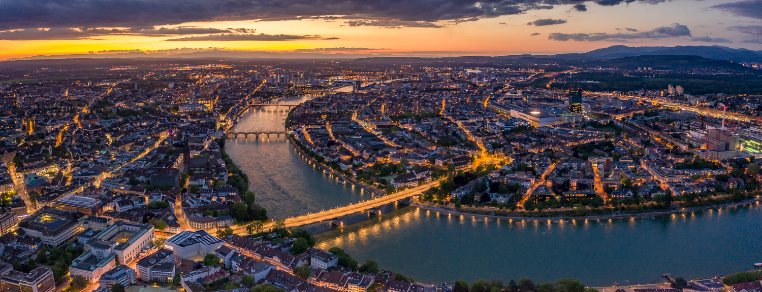 Basel Rhein Sonnenuntergang Blick Innenstadt Blaue Stunde Schweiz Jan Geerk Fotograf Basel