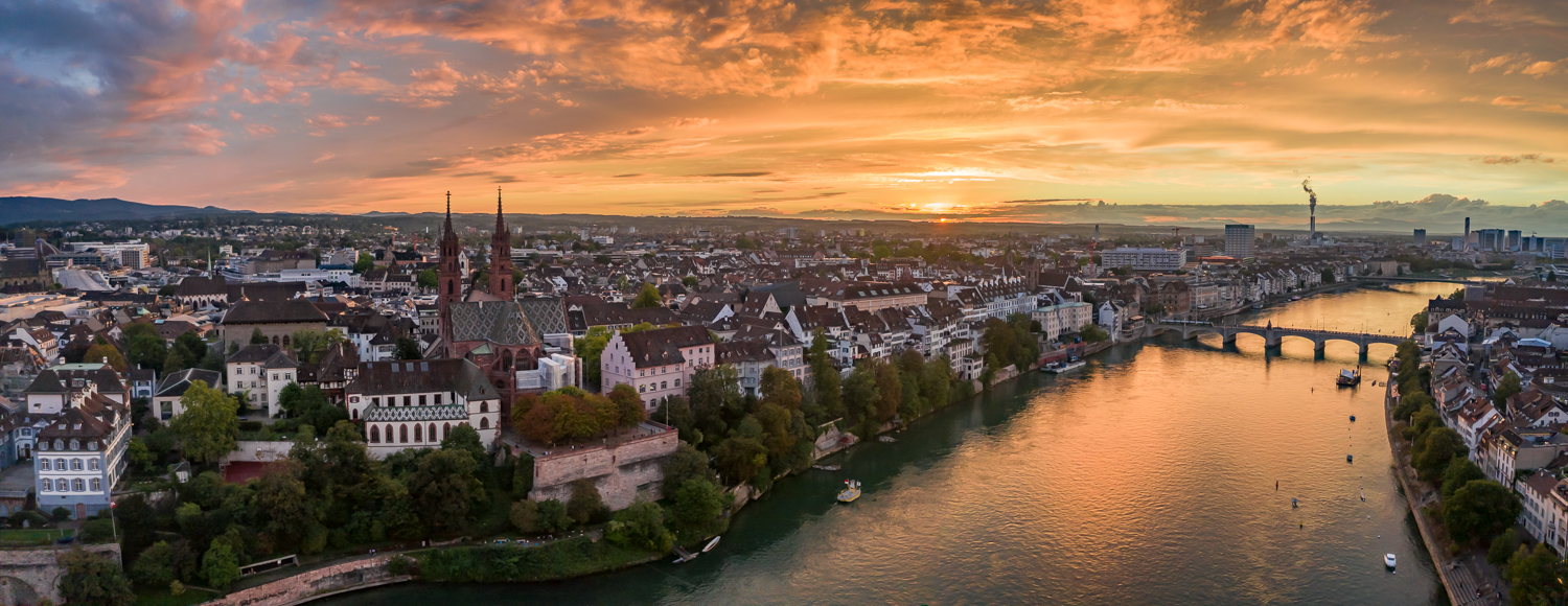 Basel Altstadt Rhein Sonnenaufgang Morgenlicht Schweiz Jan Geerk Fotograf Basel
