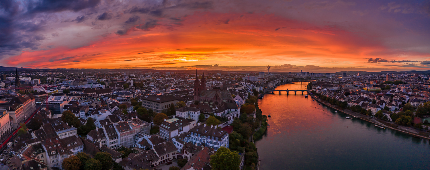 Basel Rhein Sonnenuntergang Stadtpanorama Blaue Stunde Schweiz Jan Geerk Fotograf
