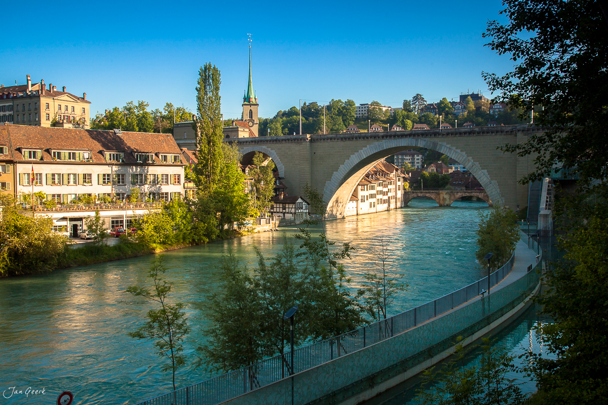 Nydeggbrücke über die Aare mit Altstadt Bern Sommerstimmung Berner Oberland Schweiz Jan Geerk Fotograf Basel