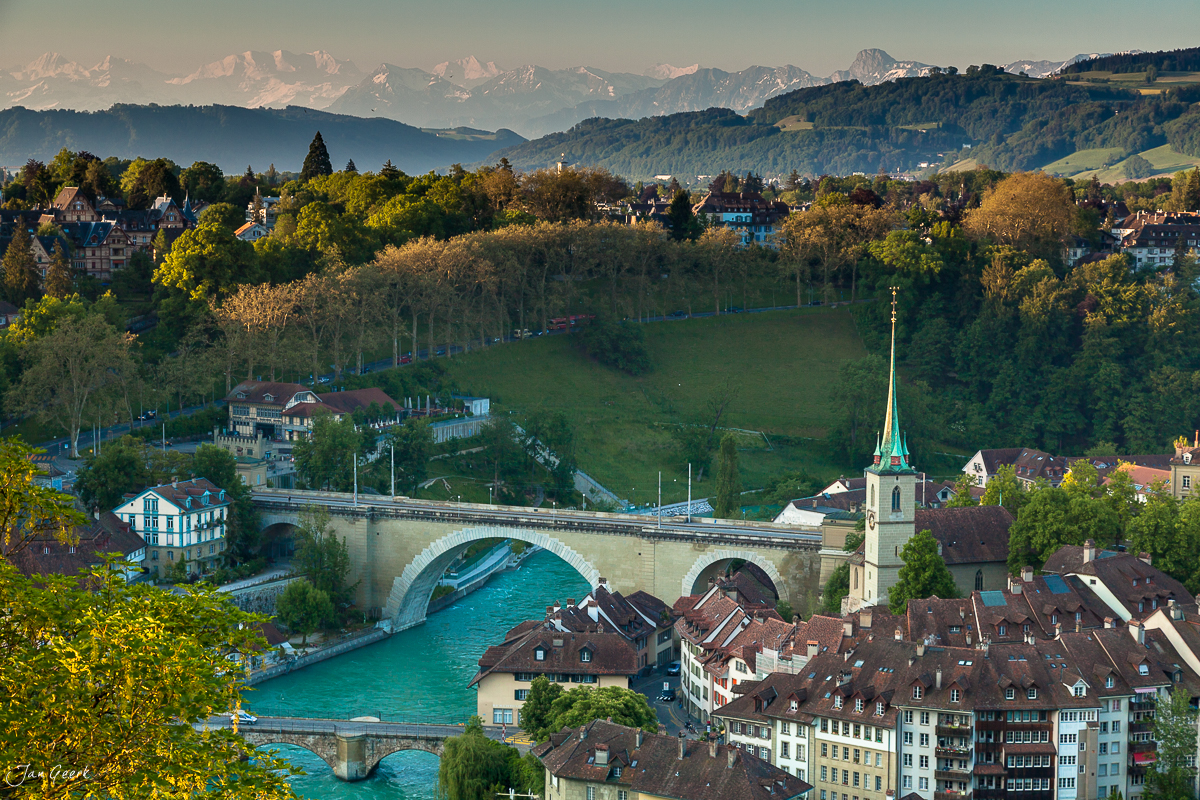 Nydeggbrücke über türkisfarbene Aare Bern Herbst Berneroberland Schweiz Jan Geerk Fotograf