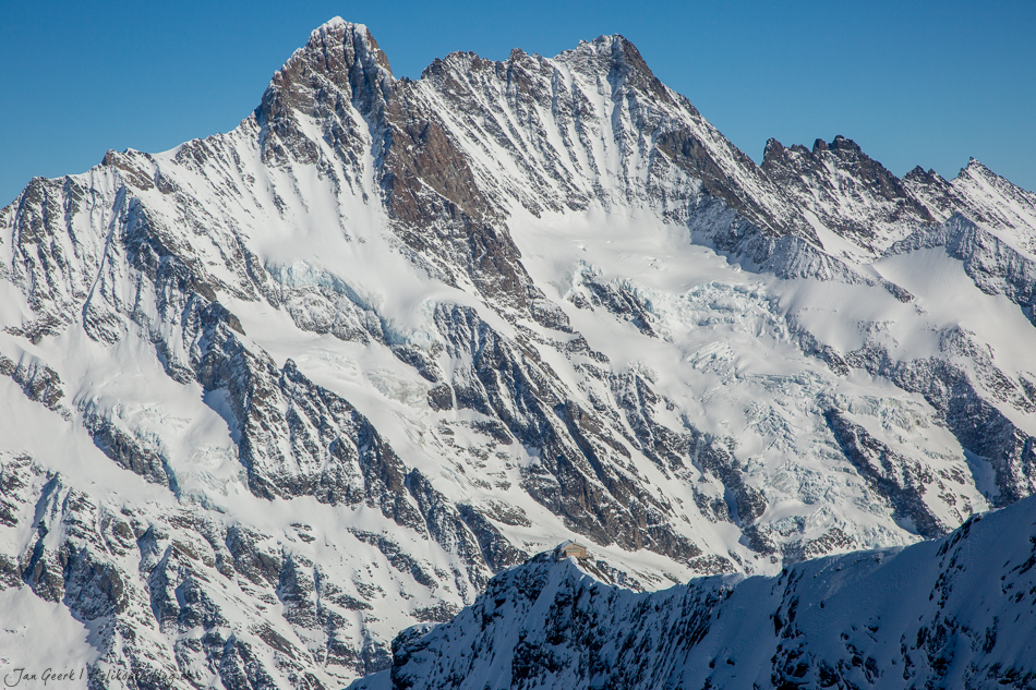 Schneebedeckte Bergkette Jungfrau mit Eiger und Mönch im Berner Oberland, Schweiz – Jan Geerk Fotograf Basel