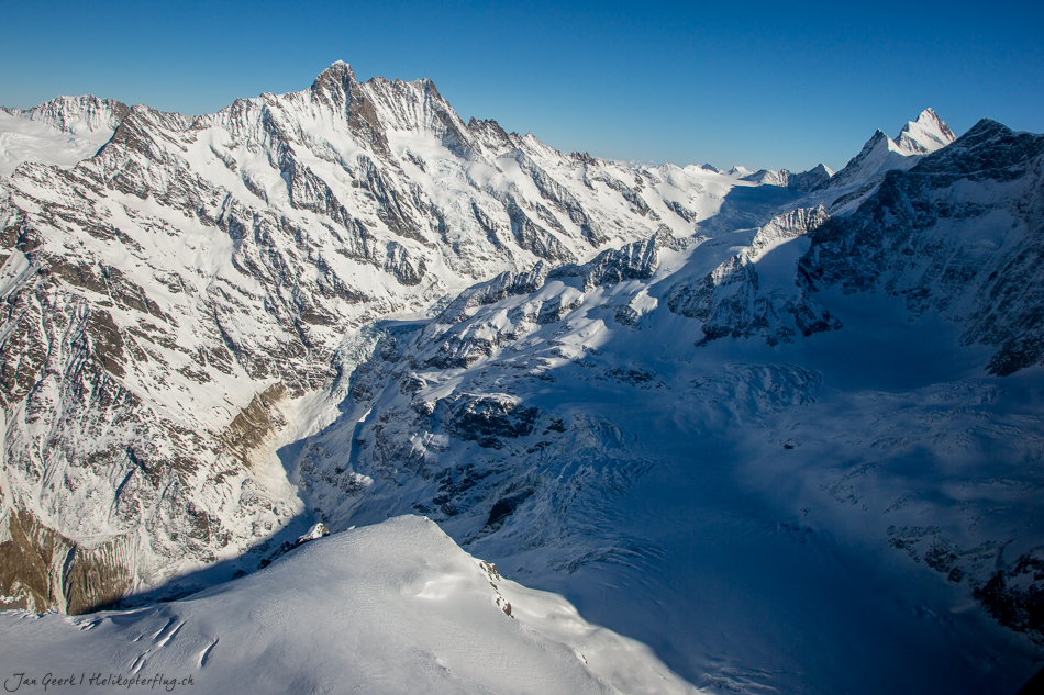 Schneebedeckte Berglandschaft mit Gletschern im Jungfrau-Gebiet, Winter, Berner Oberland Schweiz – Jan Geerk Fotograf Basel