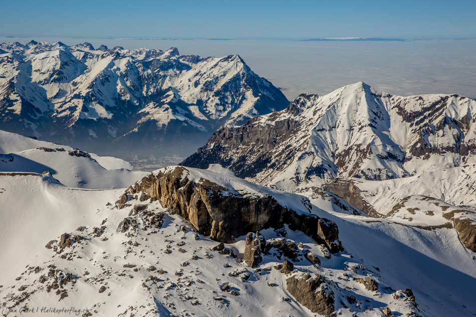 Schneebedeckte Berglandschaft mit Eiger, Mönch und Jungfrau im Berner Oberland, Winterstimmung, Schweiz – Jan Geerk Fotograf Basel
