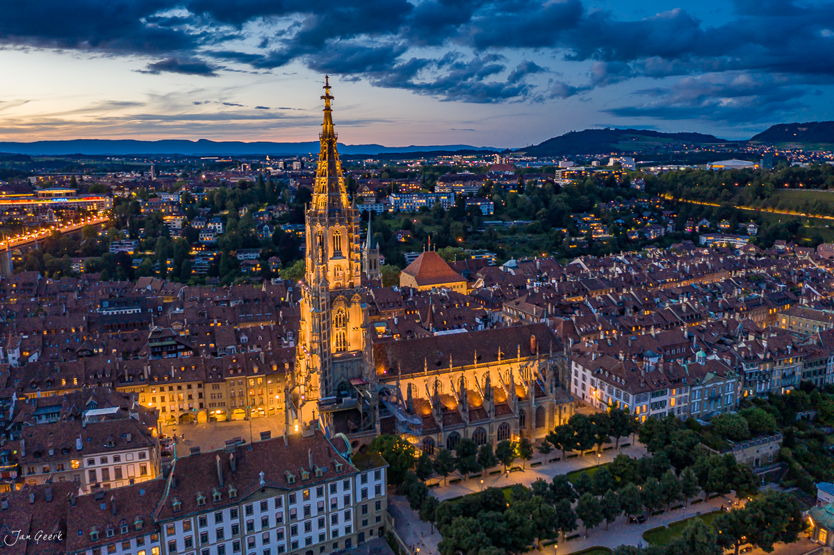 Bern Münster Altstadt Luftaufnahme Abendlicht Sommer Schweiz Jan Geerk Fotograf Basel