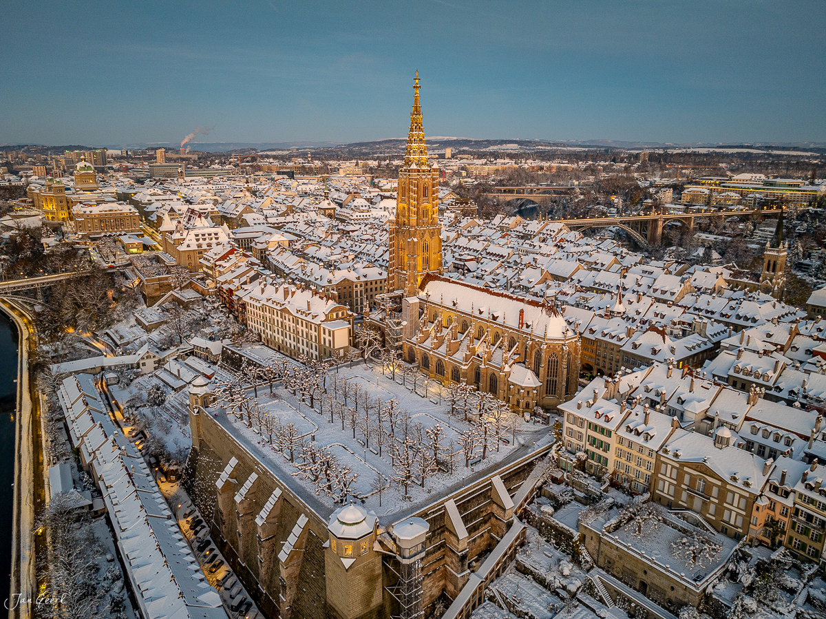 Münster Bern Altstadt Schnee Wintermorgen Schweiz Jan Geerk Fotograf Basel