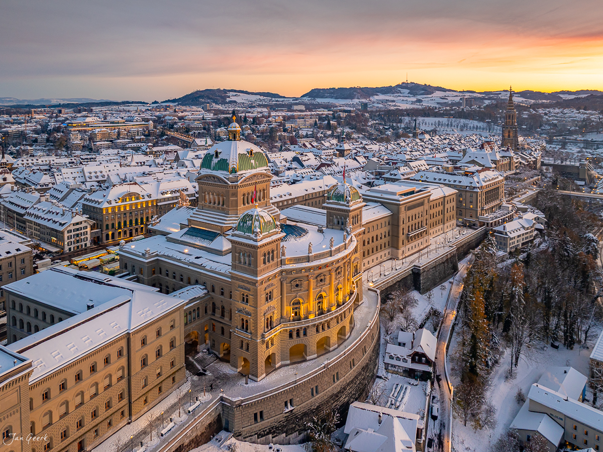 Münster Bern Schnee Winterlandschaft Altstadt Sonnenaufgang Schweiz Jan Geerk Fotograf Basel