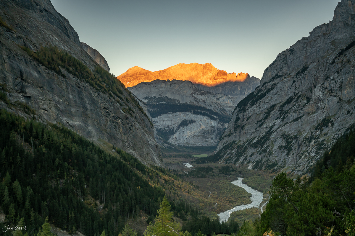 Gasterntal Herbst Bergtal mit Fluss Kandersteg Berner Oberland Schweiz Jan Geerk Fotograf Basel