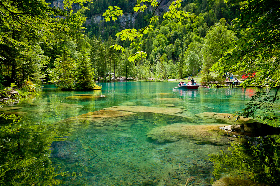 Blausee kristallklares Wasser Bergwald Sommer Berner Oberland Schweiz Jan Geerk Fotograf Basel