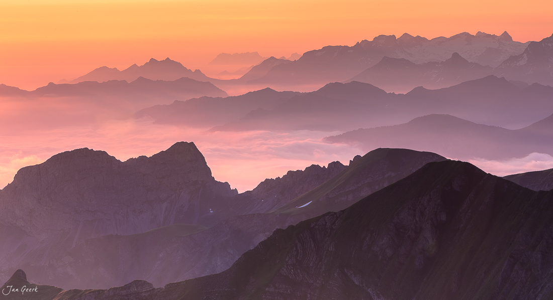Brienzer Rothorn Bergkette Sonnenaufgang Berner Oberland Schweiz Jan Geerk Fotograf Basel
