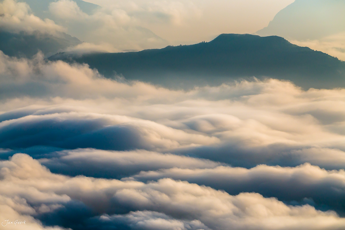 Brienzer Rothorn Bergmassiv über Nebelmeer Alpen Berner Oberland Schweiz Jan Geerk Fotograf Basel