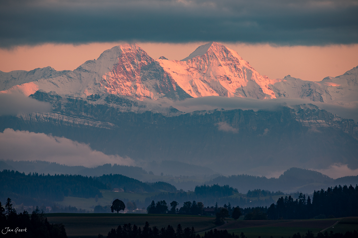 Alpenpanorama vom Ferrenberg im Emmental bei Herbstlicht, Schweiz – Jan Geerk Fotograf Basel