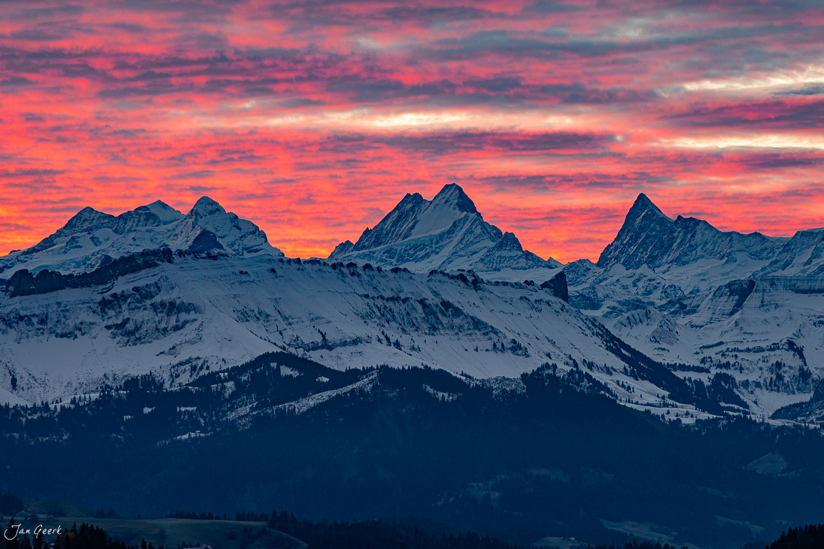 Schneebedeckte Berge bei Lüderenalp im Sonnenaufgang, Berner Oberland Schweiz – Jan Geerk Fotograf Basel