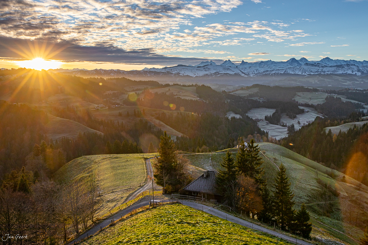 Lüderenalp Bauernhof Sonnenaufgang Herbst Berner Oberland Emmental Schweiz Jan Geerk Fotograf Basel