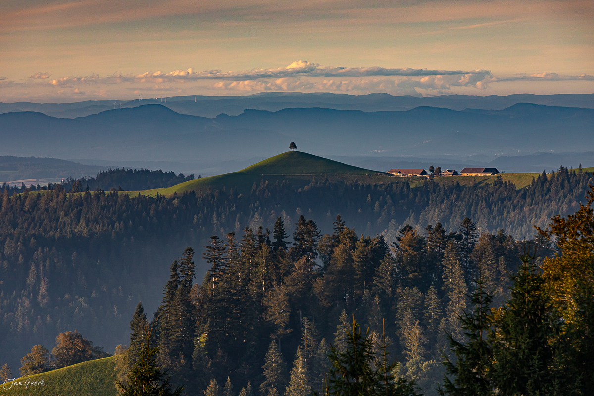 Lüderenalp Berglandschaft mit Wald und Alpenpanorama, Herbstlicht Emmental Berner Oberland Schweiz – Jan Geerk Fotograf Basel