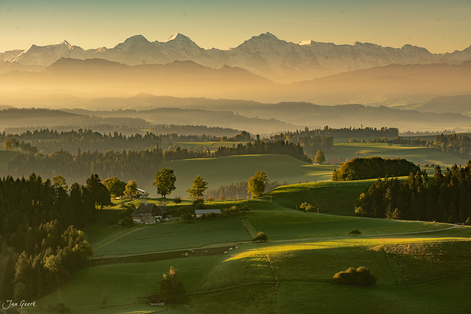 Emmental Lueg Landschaft mit Alpenpanorama Herbstlicht Bern Schweiz Jan Geerk Fotograf Basel