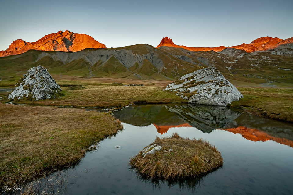 Bergsee mit Alpenglow bei Engstligenalp im Herbst, Berner Oberland Schweiz – Jan Geerk Fotograf Basel