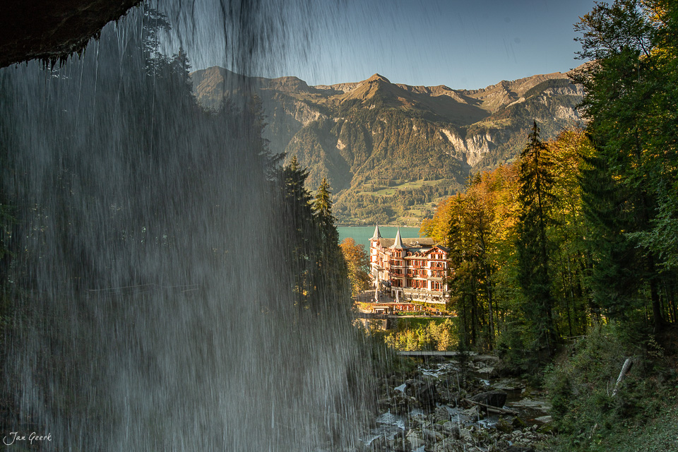 Giessbachfälle Wasserfall mit Hotel im Herbst Brienz Berner Oberland Schweiz Jan Geerk Fotograf Basel