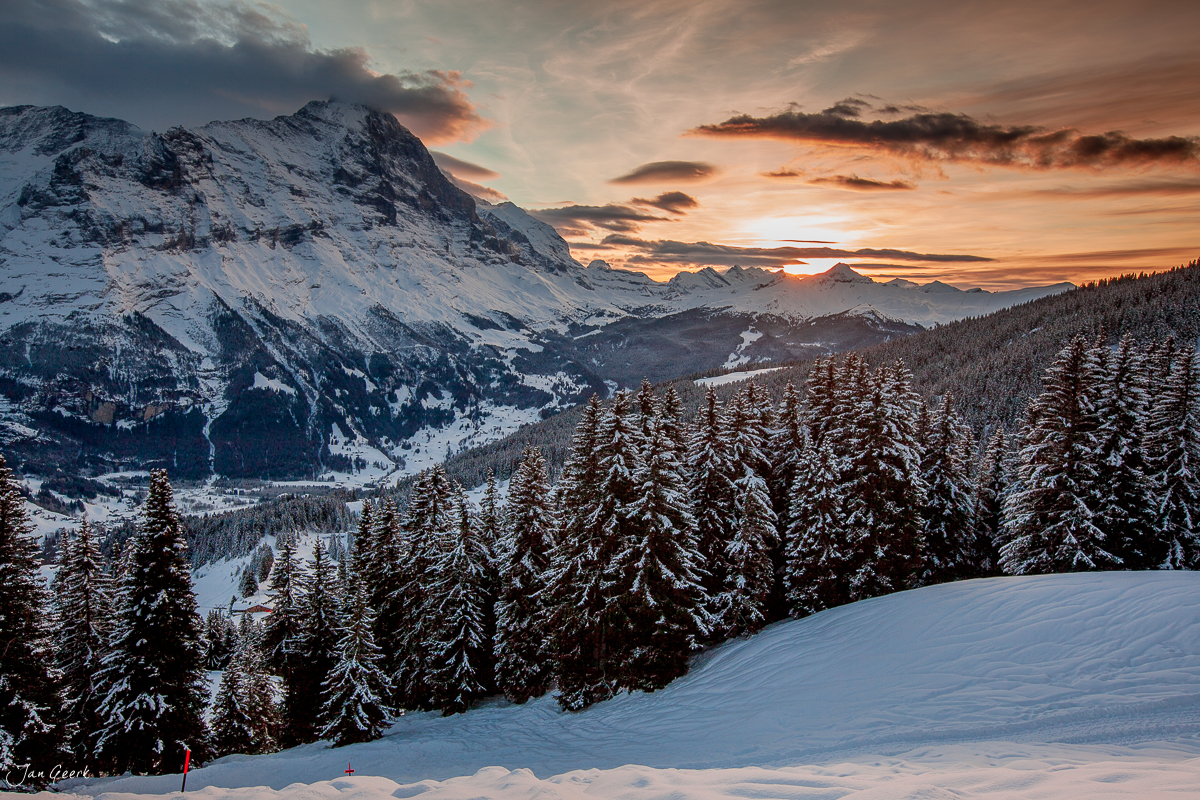 Grindelwald First Sonnenaufgang verschneite Alpengipfel Berner Oberland Schweiz Jan Geerk Fotograf Basel