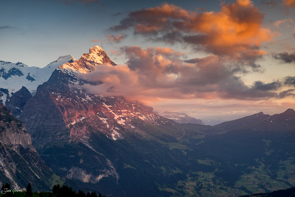 Eiger Massiv bei Sonnenuntergang im Berner Oberland Schweiz von Jan Geerk Fotograf Basel