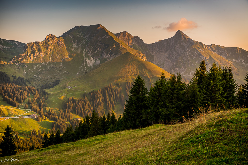 Alpenpanorama Gurnigel mit Gantrisch im goldenen Herbstlicht, Berner Oberland Schweiz – Jan Geerk Fotograf Basel