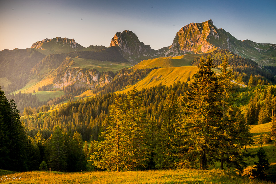 Herbstliche Berglandschaft am Gurnigel mit Gantrisch im Berner Oberland Schweiz – Jan Geerk Fotograf Basel