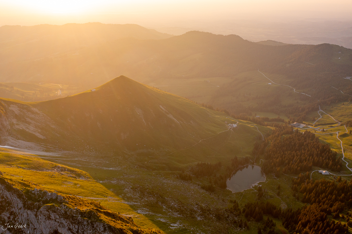 Berglandschaft Gurnigel mit See im Berner Oberland Sommerlicht Schweiz – Jan Geerk Fotograf Basel