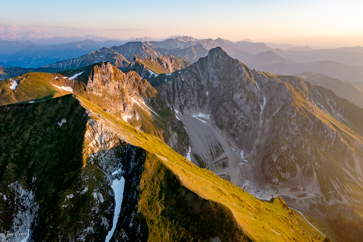 Alpengipfel am Gurnigel bei Sonnenaufgang im Berner Oberland Schweiz Jan Geerk Fotograf Basel