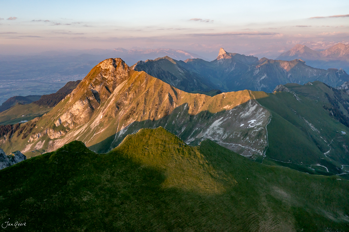 Gurnigel Berge Alpenpanorama Sommermorgen Berner Oberland Schweiz Jan Geerk Fotograf Basel
